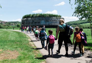 Reportage scolaire groupe enfants, enfant, arrivée au MuséoParc Alésia, entrée, Photos