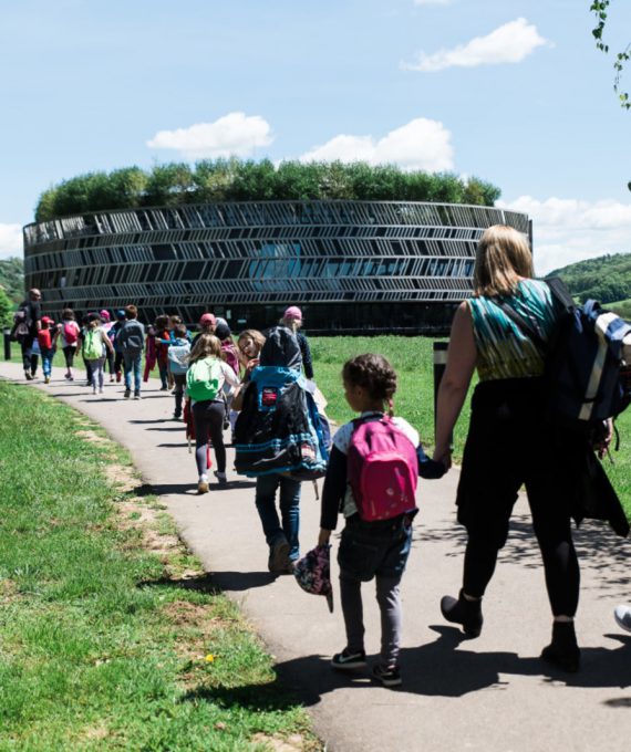 groupe enfants, enfant, arrivée au MuséoParc Alésia, entrée, Photos