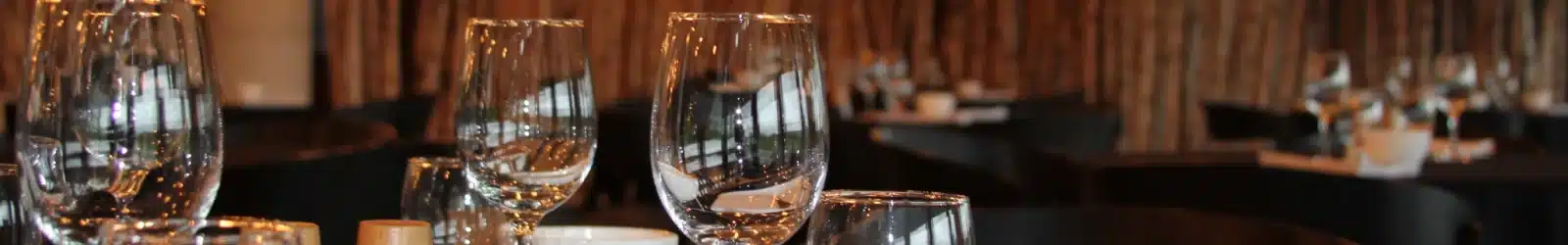 Banière d'illustration de salle de la table de victor